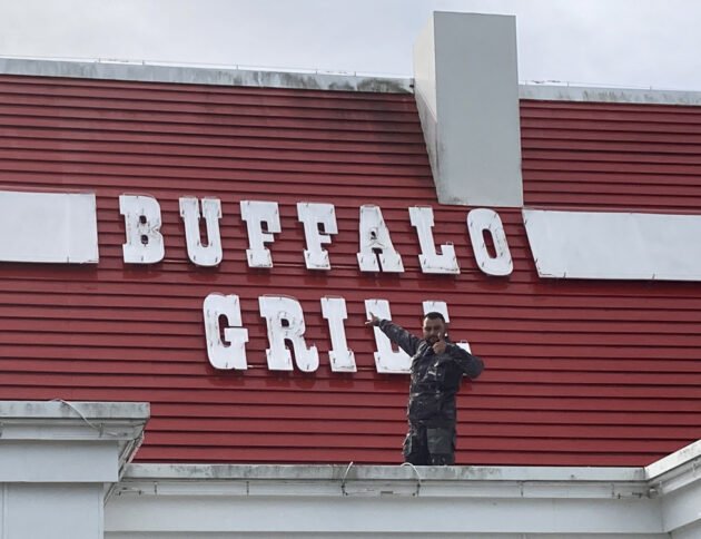 après- nettoyage de l'enseigne buffalo grill à vannes dans le morbihan 56 - floresrenov.fr