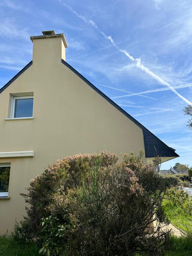 Nettoyage pignon de pavillon, apres - flores renov, ravalement de façade, peinture extérieure, intervention urgente 56 Morbihan