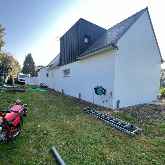 Nettoyage de façade et peintures extérieures après - flores renov rénovation de façade, couvreur, morbihan 56