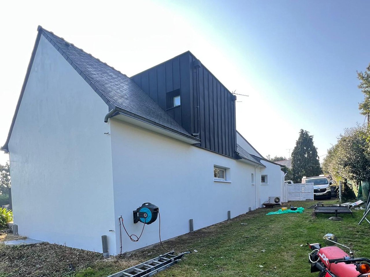 Nettoyage de façade et peintures extérieures - flores renov rénovation de façade, couvreur, morbihan 56