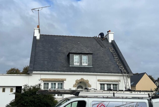 Nettoyage toiture et peinture tête de cheminée-après - flores renov rénovation de façade, couvreur, morbihan 56